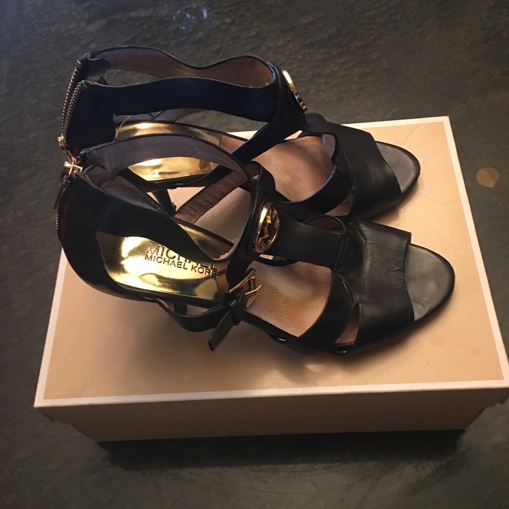 MK Heels - Picture 2 of 4